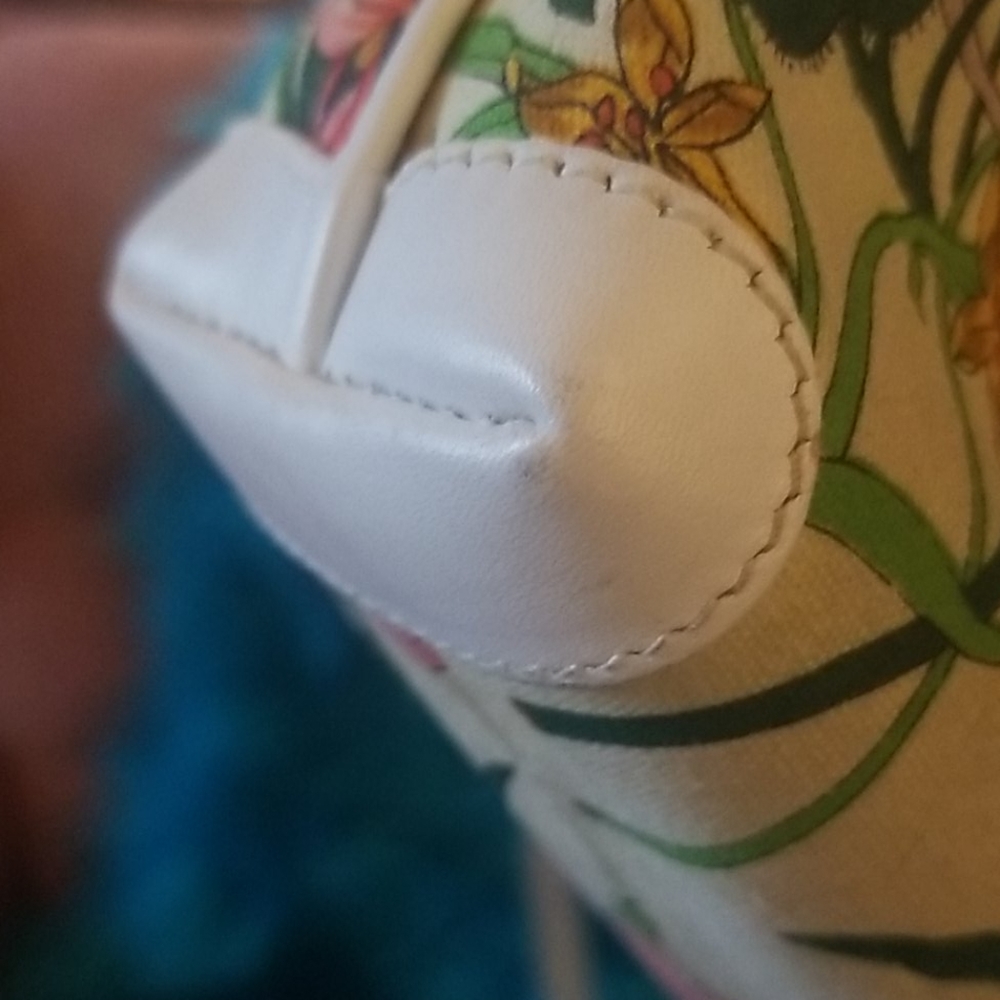 Gucci Shoulder Bag - Picture 4 of 11